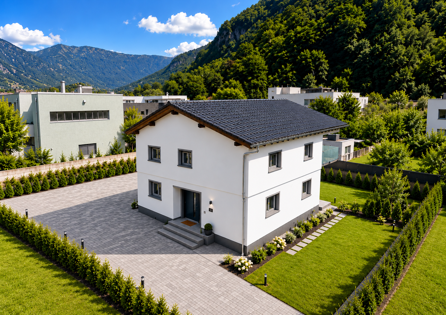 NUOVA CASA BIFAMILIARE CON DUE APPARTAMENTI INDIPENDENTI ,GIARDINO E BOX AUTO
