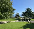 Emplacement exceptionnel en bordure du lac. Le prix annoncé est donné à titre indicatif.