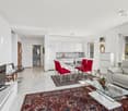 Elegante e moderno, con vista lago e piscina coperta