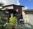 Opportunité à Givrins : grande maison de village à rénover avec un potentiel remarquable