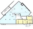 Floor plan of a commercial building with a large open space, a smaller room labeled 'Wareneingang', and a separate area labeled 'Schulraum'.