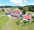 Reitsportimmobilie mit Reithalle und Wohnhaus