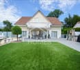 Luxuriöse Villa mit Pool und Garage für 7 Fahrzeuge