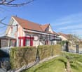 Maison soignée avec jardin bien arborisé et jaccuzi