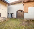 Ancienne bâtisse à rénover et grange à transformer avec un fort potentiel. Pour particuliers ou investisseurs! Permis en force.