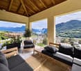 Bencistà Residence: elegante Duplex-Penthouse-Wohnung in Montagnola mit Blick auf den Luganersee & nahe von TASIS zu verkaufen