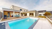 Modern house, swimming pool, patio, patio table and chairs, white walls, glass doors