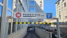 Entrance to a parking house with 'Parkhaus' and 'Laborgasse' sign