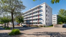 Garageneinfahrt am rechten Bildrand