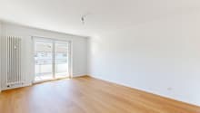 Wohnzimmer mit Balkon