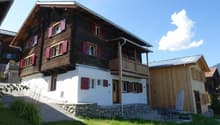Das Haus und das neu ergänzte Nebengebäude