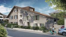 Multi-storey house, beige walls, green shutters, brown roof, climbing plants, paved street