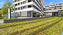 perfekte Sichtbarkeit: Shop mit Limmattalbahn vor der Tür