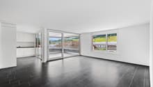 Wohnzimmer_Kueche_mit_Blick_auf_Balkon.jpg