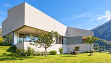 Architekturvilla in idyllischer Umgebung | Villa darchitettura immersa nel verde