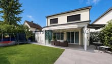 Modernes Einfamilienhaus mit großzügiger Terrasse und Wintergarten
