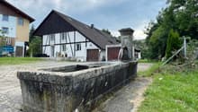 Brunnen mit Wasser von eigener Quelle