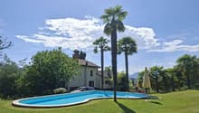 Sehr ruhig und sonnig gelegenes, grosszügiges Anwesen mit offenem Panorama, Aussenpool und über 15000 qm Land 1