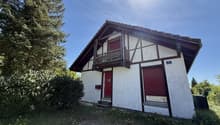 Rustikales Haus im Grünen