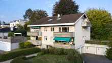 identisches Haus gegenüber
