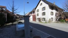 Ansicht mit Brunnen