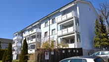 Ansicht Mehrfamilienhaus mit grossen Balkonen