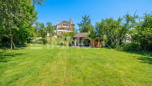 Grand jardin et annexe de vie