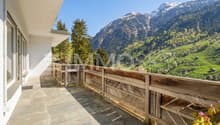 Sonnige Terrasse mit Valser Natursteinplatten