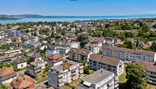 Gemütliches, sehr gepflegtes Zuhause mit Südbalkon und Seeblick an erhöhter Lage.