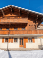 wooden chalet, 2 floors, balcony, garage, snow on the ground