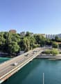 Vue imprenable sur le Rhône et la ville depuis un appartement situé à proximité du pont.