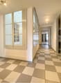 Hall avec puit de lumiere.jpg