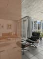 Wohnzimmer mit Blick ins Quartier