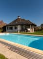 Ansicht mit Pool (mit Gegenstromanlage)
