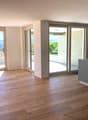Wohn-/Essbereich mit Zugang zur Loggia