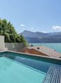 Pool mit Seeblick
