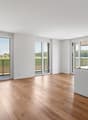 Lichtdurchfluteter Wohnbereich mit grosszügigen Fensterflächen