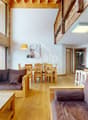 Appartement 5.5 pièces à vendre à Veysonnaz, salon convivial et lumineux
