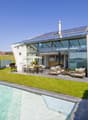 Privater Gartensitzplatz mit Pool