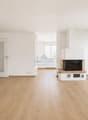 Wohnbereich mit angrenzendem Essbereich / Living area with adjoining dining area