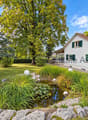 Idyllisches Anwesen mit Gartenteich und altem Baumbestand