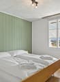 Schlafzimmer für eine Person mit Kleiderschrank