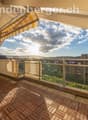 Gedeckter Balkon mit Aussicht