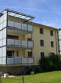 Ansicht Mehrfamilienhaus mit grossen Balkonen