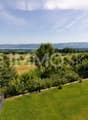 Aussicht auf Garten mit See Panorama