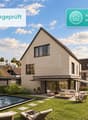 Hausansicht mit Pool_B