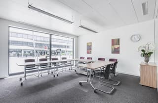 Trouvez un espace de bureau à Regus Business Park pour 3 personnes où tout est pris en charge (2)
