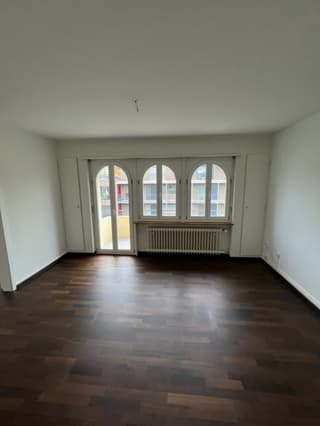 Schöne Wohnung in renoviertem Altbau an idealer Lage in Schlieren (4)