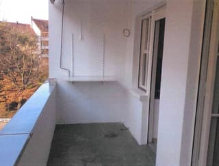 Zentrale 2,5 Zimmer-Wohnung mit Balkon | Möglicher Kauf einer Garagenbox mit Park(nicht inbegriffen) (2)