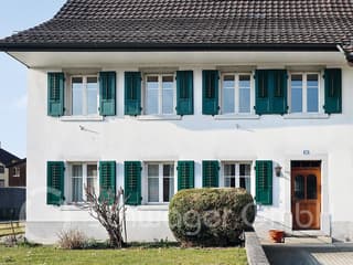 Zweifamilienhaus mit Ausbau- und Baulandreserve im Herzen von Frick (2)